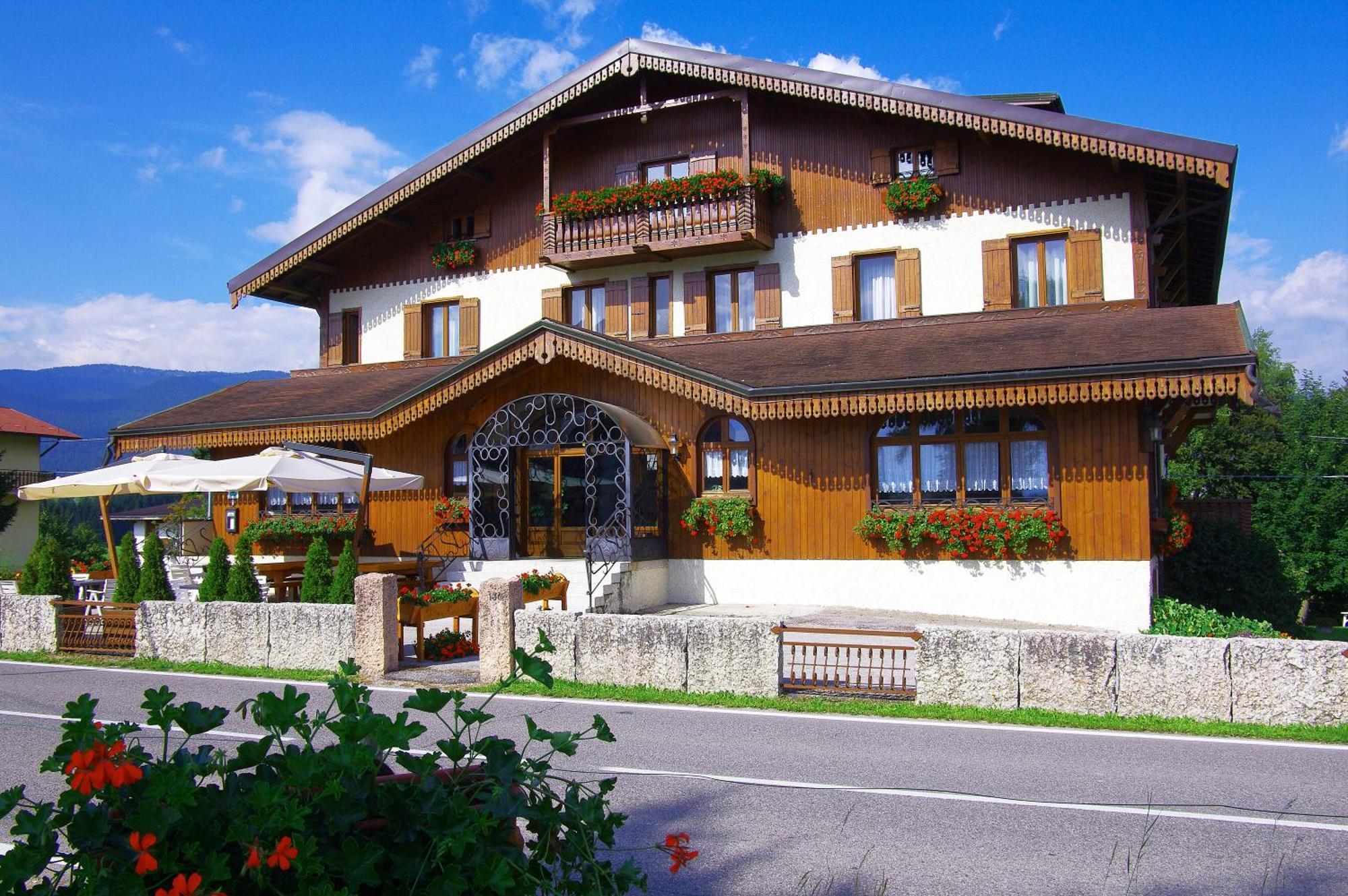 Rutzer Hotel Ristorante & Panoramic Spa Азиаго Екстериор снимка